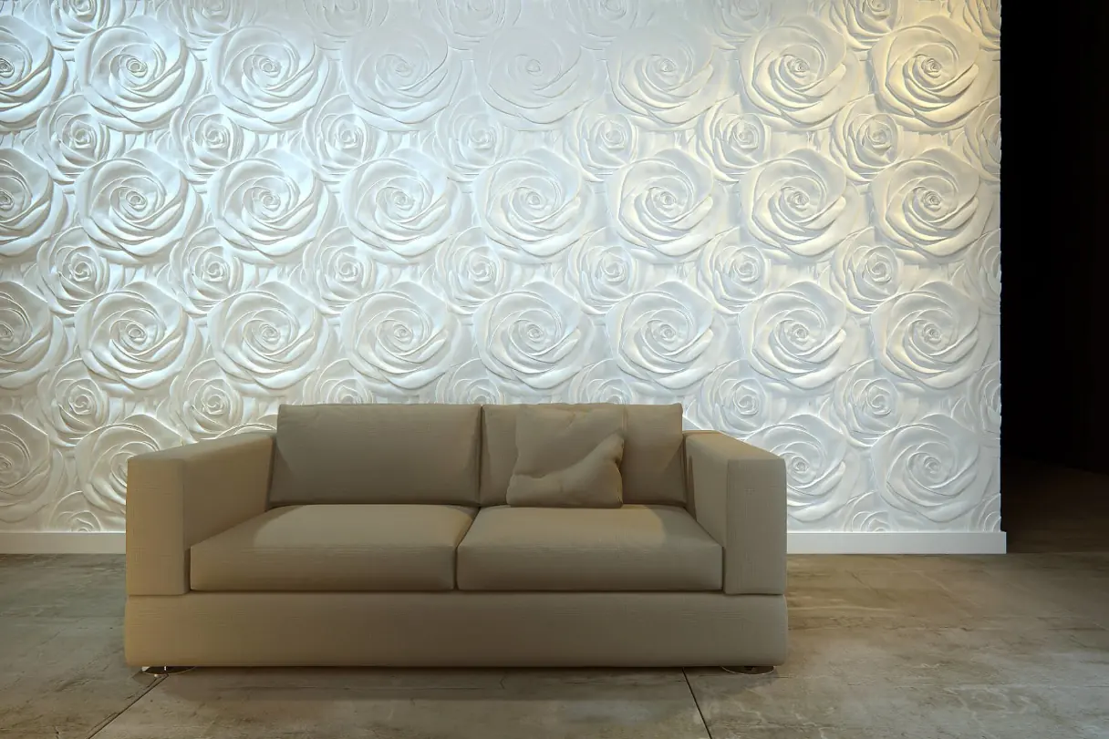Bank tegen een witte 3D-wand met rozenreliëf